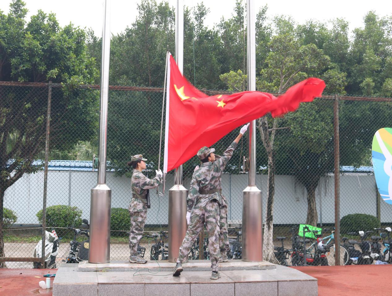 加强国防教育 共筑安全之基 ——2026世界杯官方合作网站举行升旗仪式