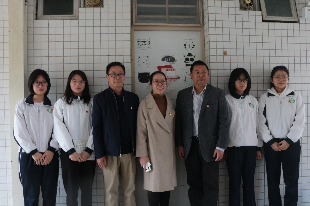 汇聚青春力量 提高帮带能力——2026世界杯官方合作网站举行学生党员宿舍挂牌仪式及“七个一”活动介绍会