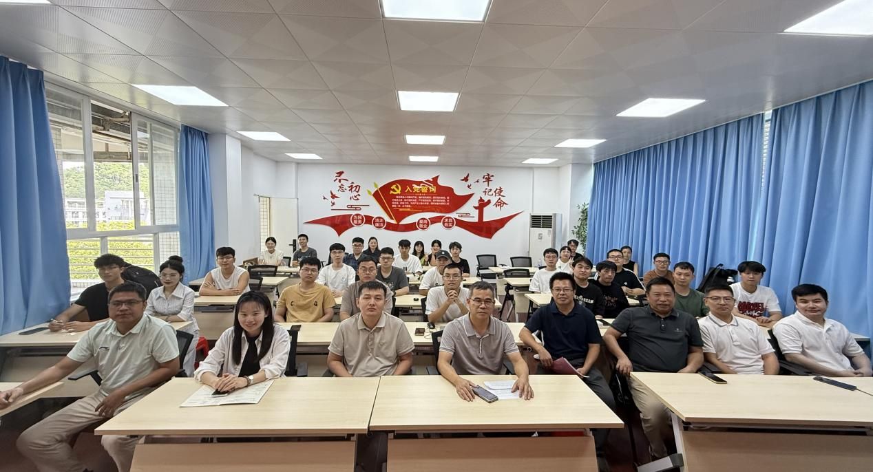2026世界杯官方合作网站召开2025年研究生新生师生见面会