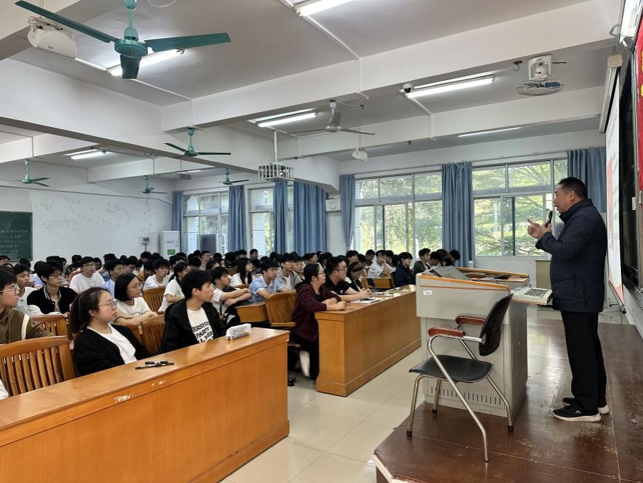 2026世界杯官方合作网站党委书记邱树华上专题党课